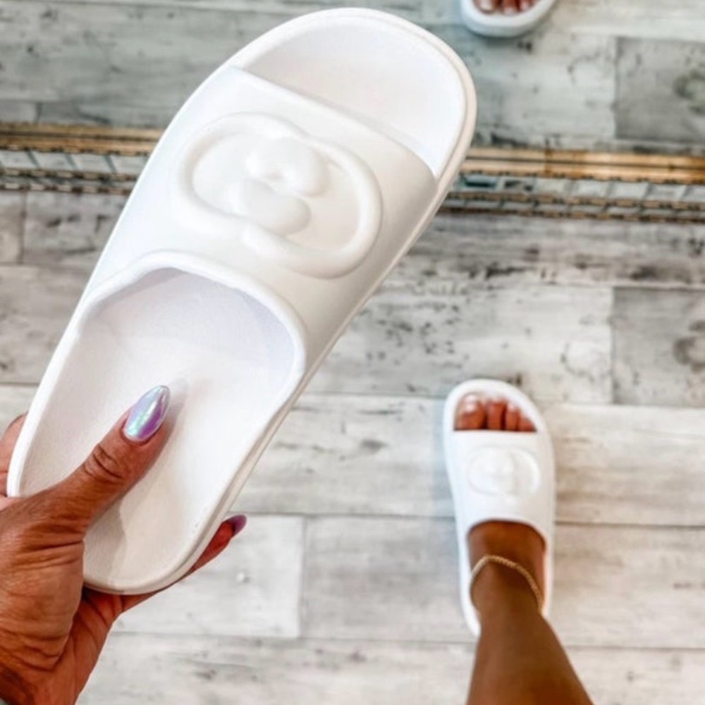 NIB - Lemonade - White Trendy Cloud Slide Slippers - Woman's Size 7